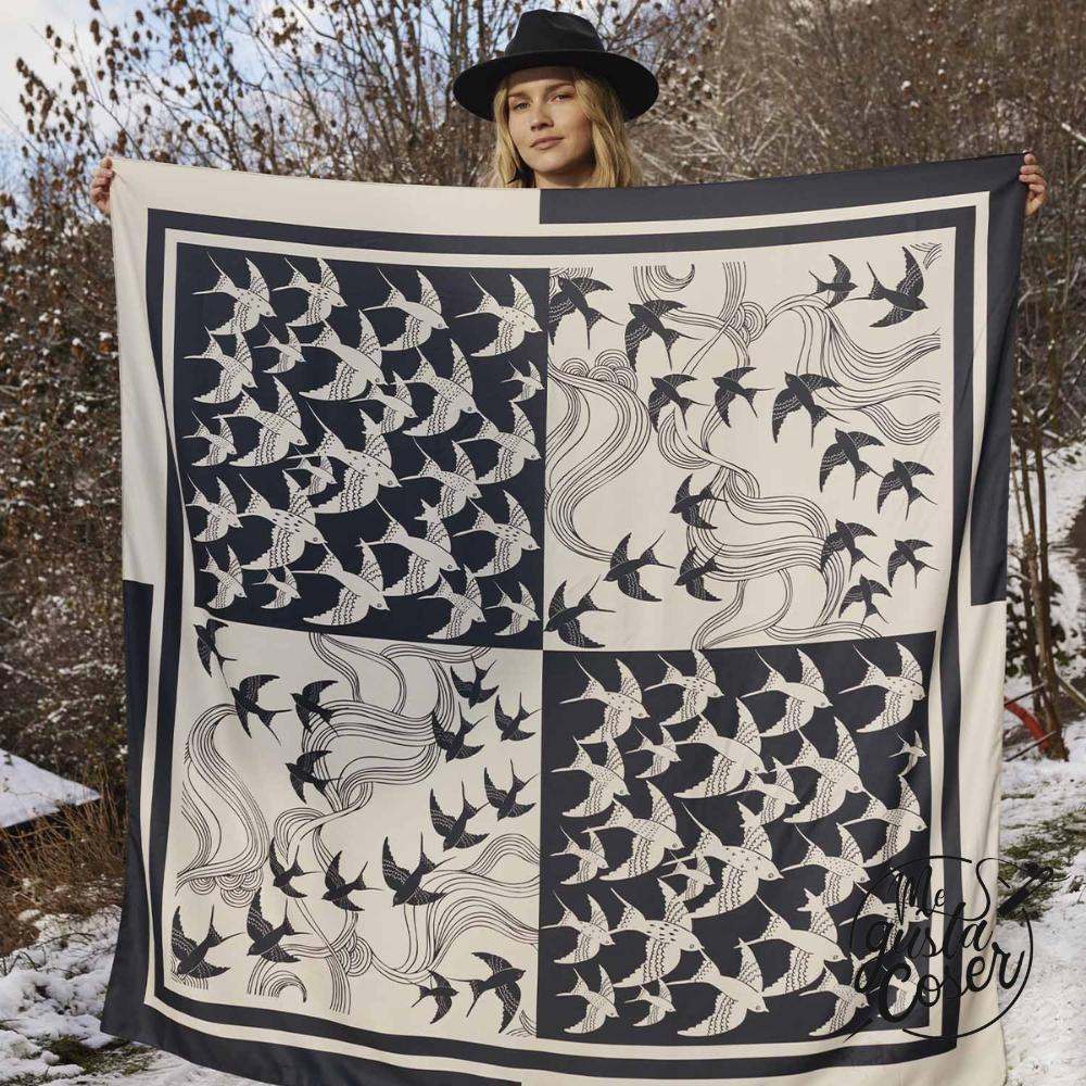 Panel pañuelo satén brillante Flying Dreams Scarf de Katia